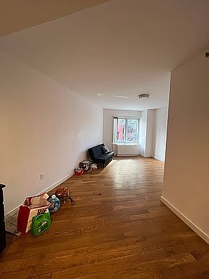2nd image of 11-08 31st Dr #100
