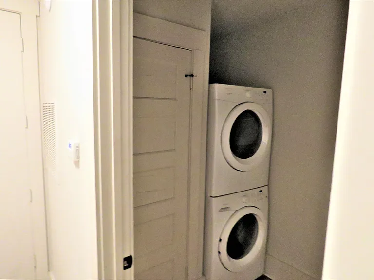 519 E Capitol Ave #3C — Photo 4