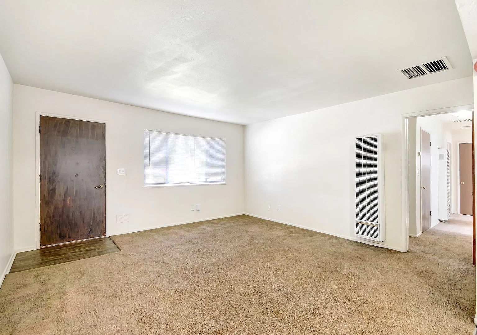Charming Home of 3 bedroom \ 1 bath — Photo 2
