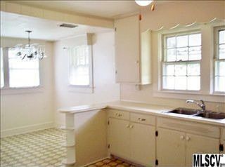4th image of 2159 Dove St