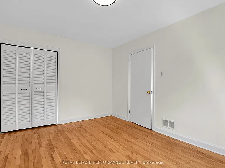 2243 Hillary Ave — Photo 14