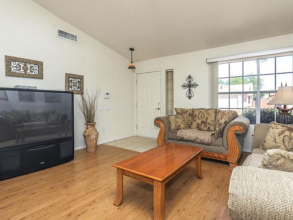 3rd image of 2581 W Camino Del Medrano