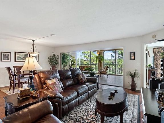 4th image of 26900 Wedgewood Dr APT 402