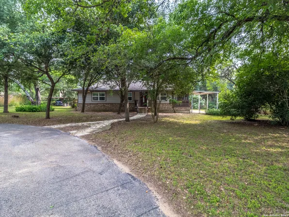 7820 TRIPLE OAKS DR, China Grove, TX 78263