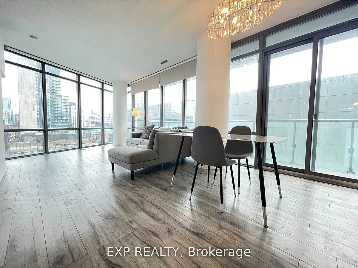 Building Photo - 832 Bay St #1510