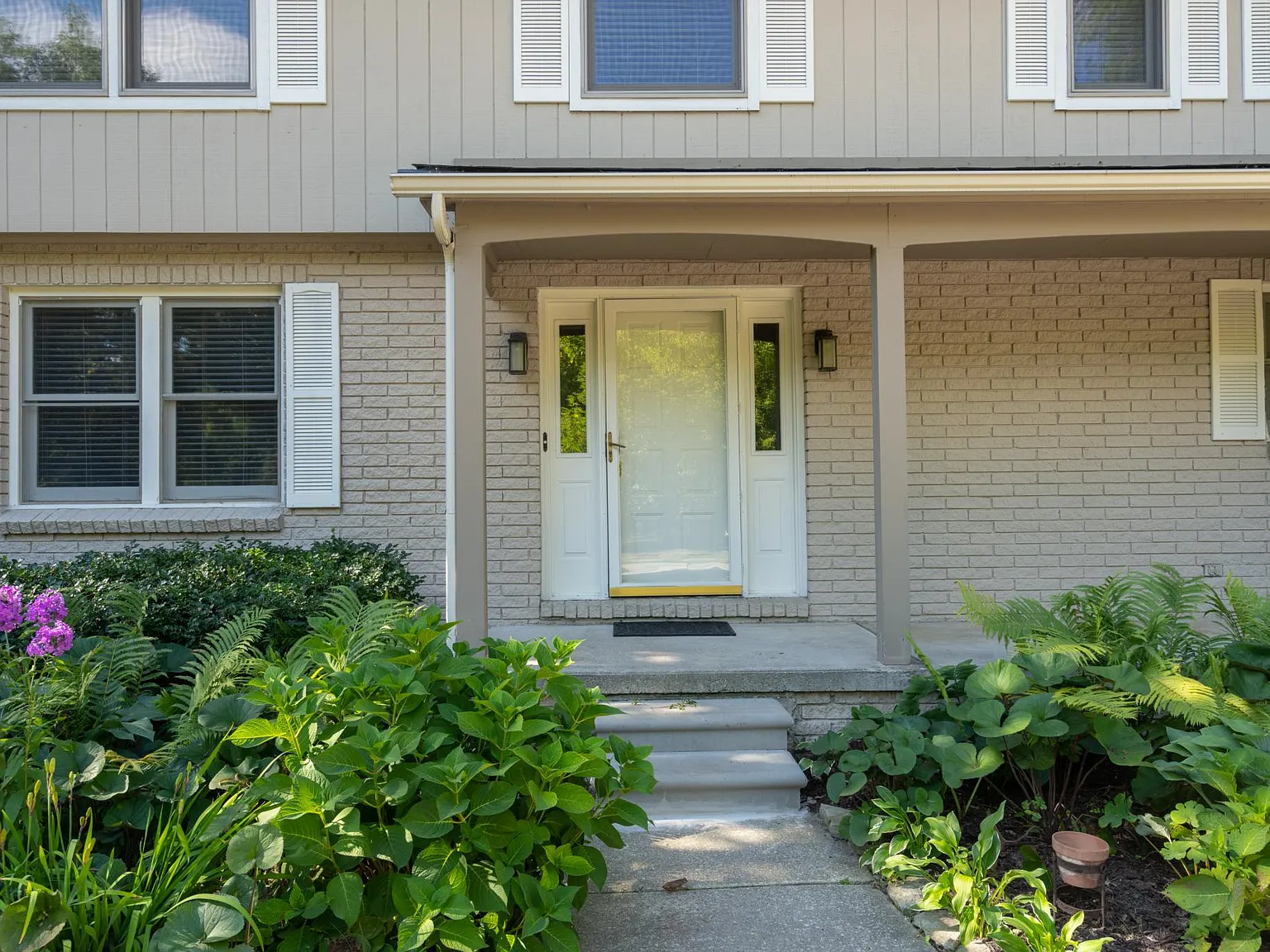 4 bed, 2606 sqft, $4,790 — Photo 4