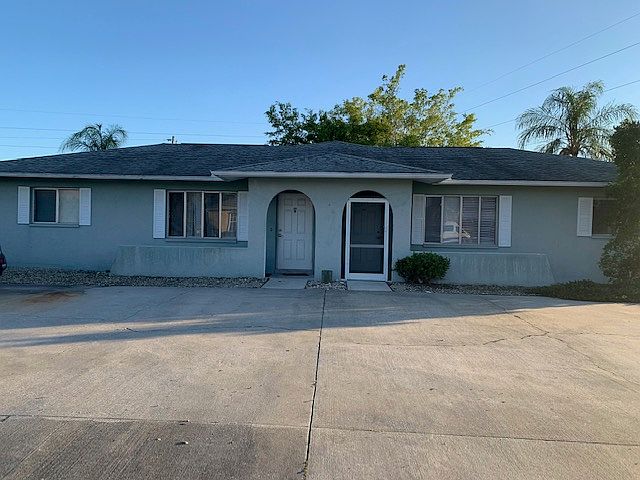 1st image of 602 SE 8th St