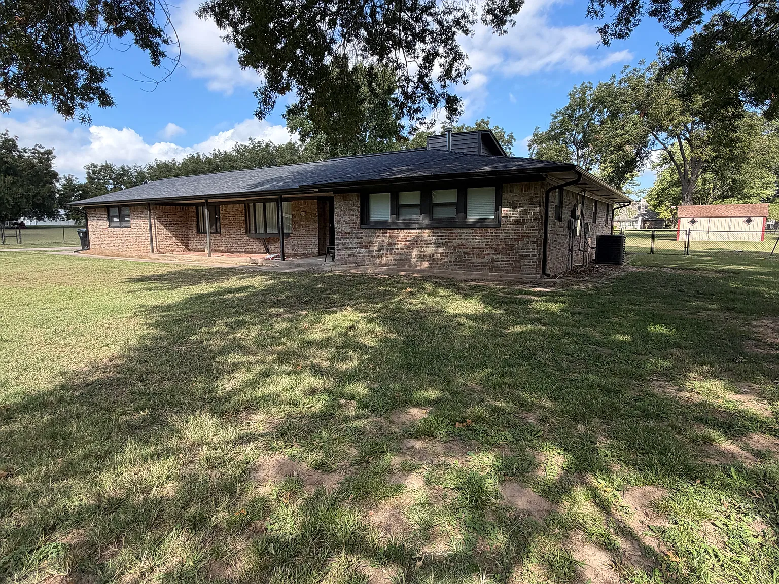 3 bed, 2.5 bath, 2326 sqft, $3,300 — Photo 2