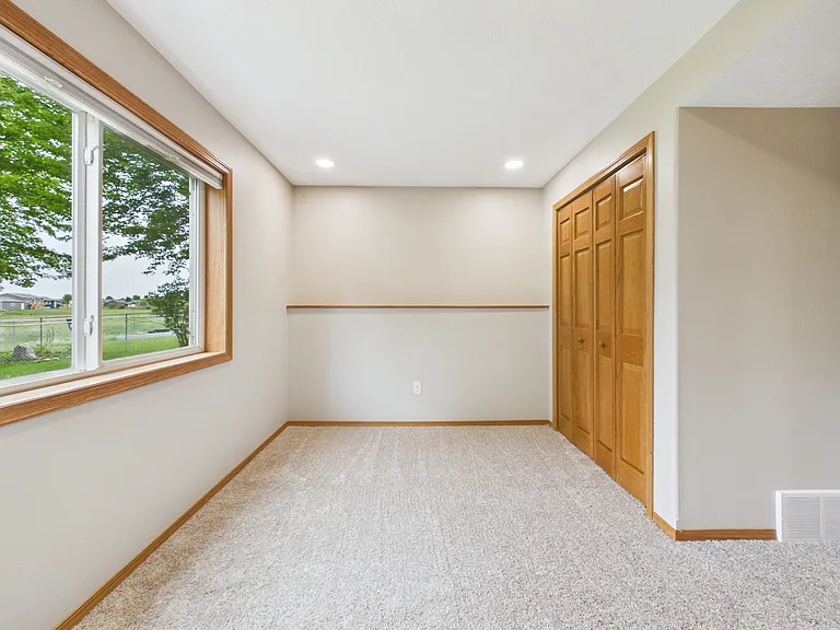 2505 N Vincent Ave — Photo 28