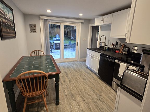 5th image of 247 Maple Ave