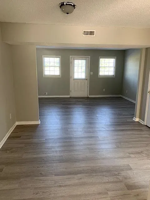 2 bed, 1.5 bath, $925 — Photo 4