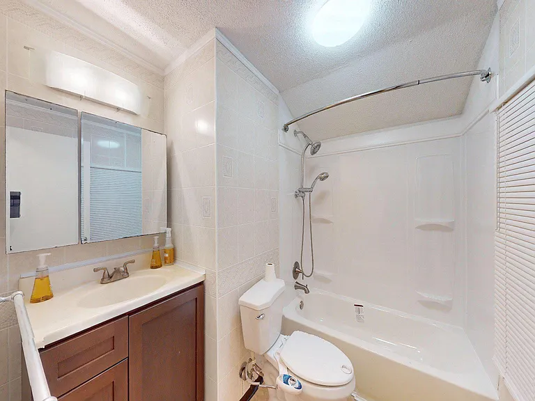 669 N Henderson Rd — Photo 22