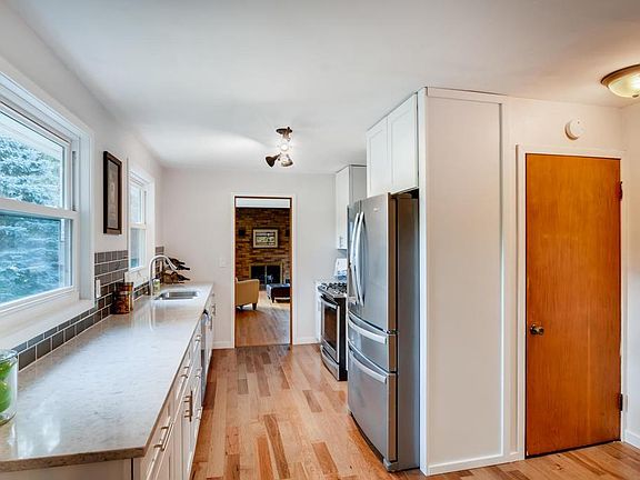4th image of 983 Diego Ln