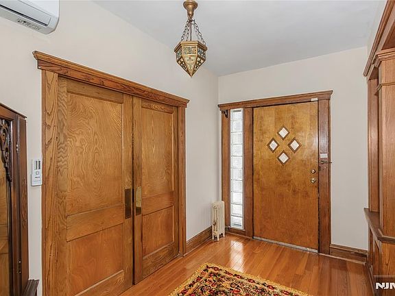 4th image of 315 Outwater Ln