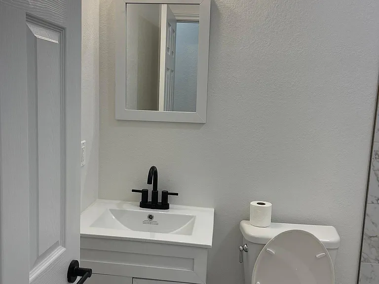 836 N Beckley Ave — Photo 8