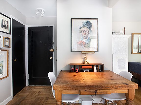 3rd image of 305 W 18th St APT 1G