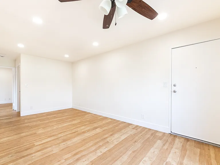 1138 S Grand View St #306 — Photo 6