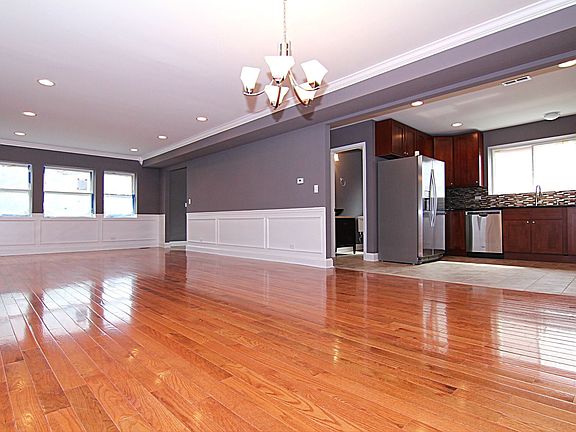 4th image of 7806 S Crandon Ave