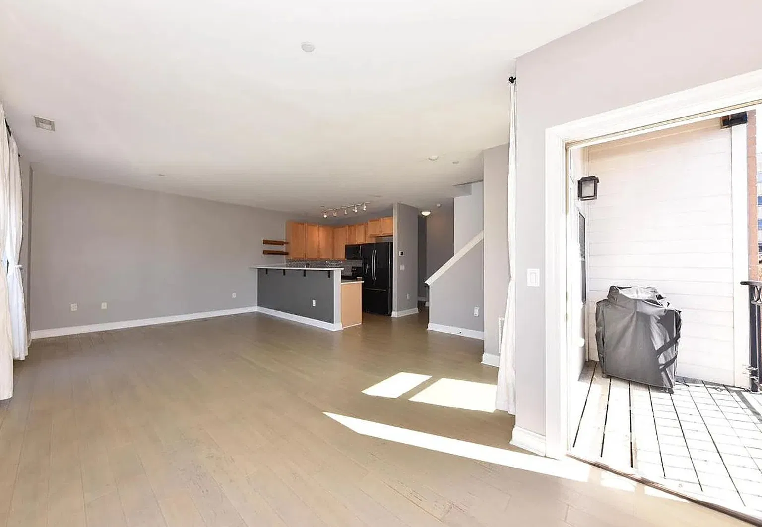 Spacious 2BR Condo in Milwaukee — Photo 4