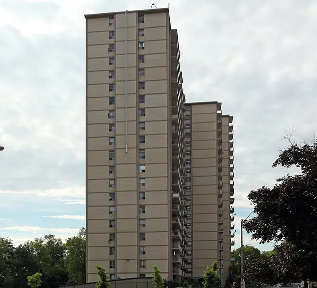 65 Thorncliffe Park Dr #1404 — Photo 19