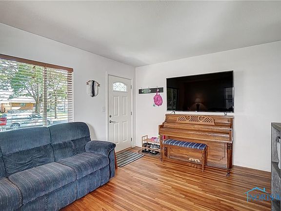 5th image of 407 California Blvd