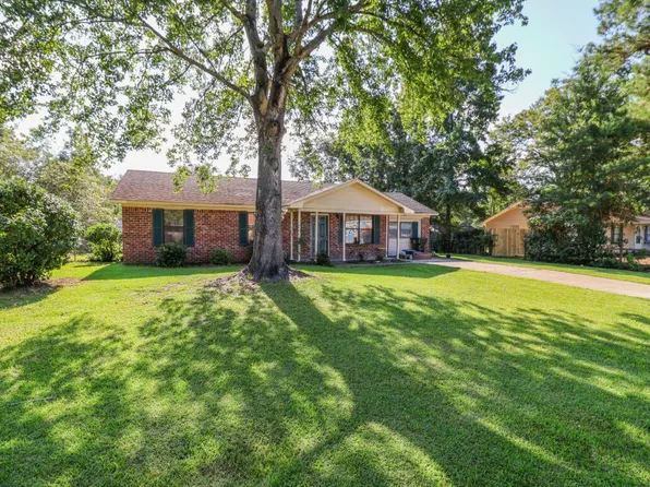 109 White Pine Ct, Moncks Corner, SC 29461