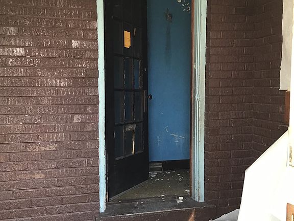 4th image of 3927 Evergreen St
