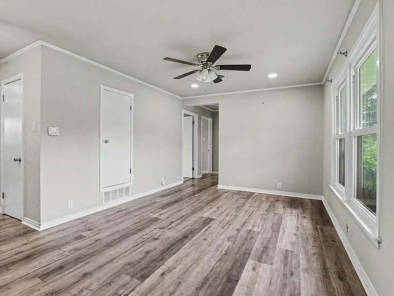 2407 N Shannon St — Photo 2