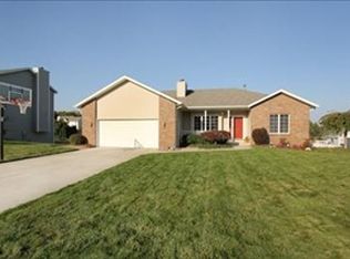 4671 Paramount Dr NE, Grand Rapids, MI 49525