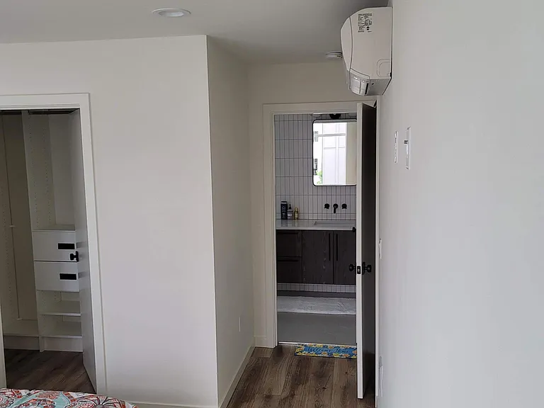 2408B Dexter Ave N — Photo 20