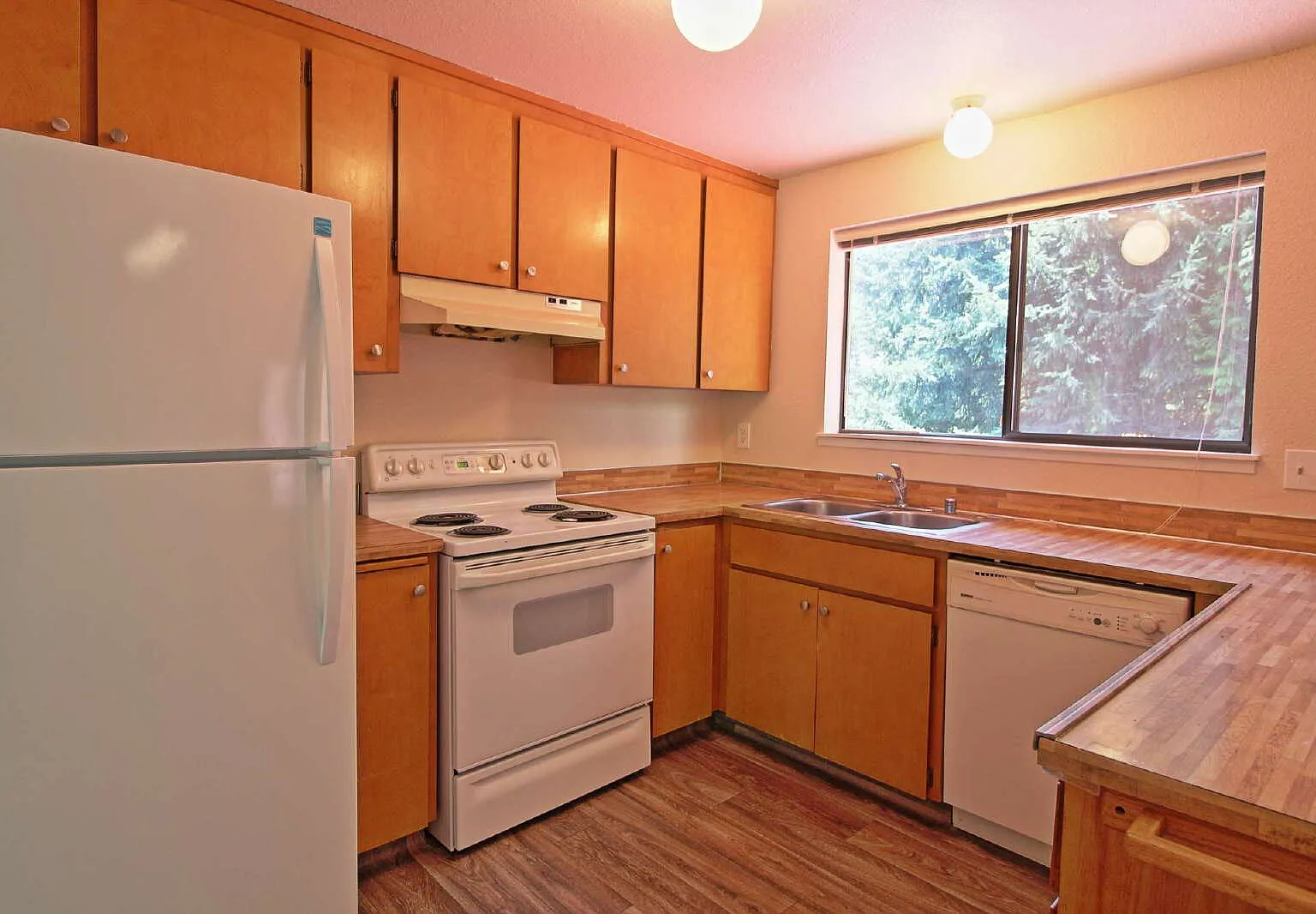 Woodinville Rental Available Now! — Photo 2