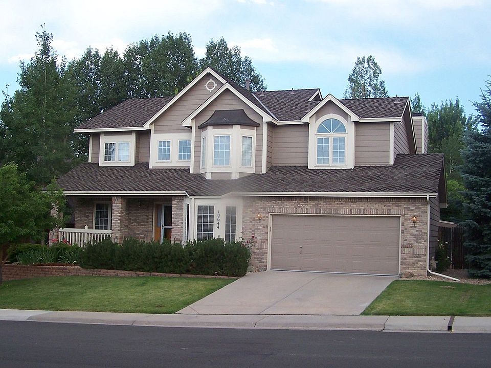 Great two story home located in Canterbury.