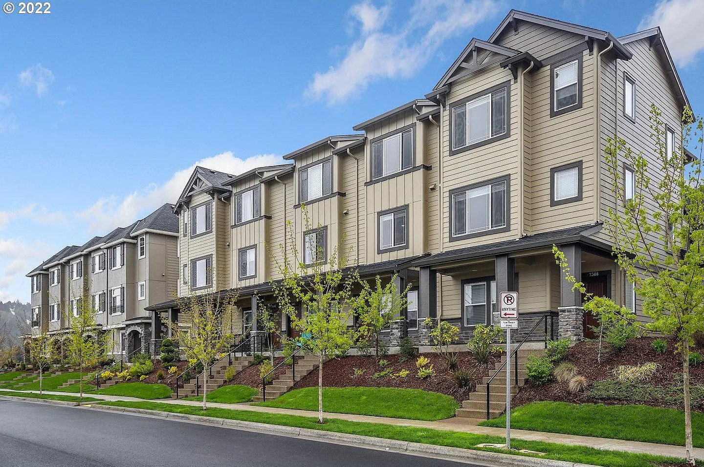 Modern North Bethany 2-Bedroom + Den Townhome with Garage, Private Balcony near Parks & Trails — Photo 3