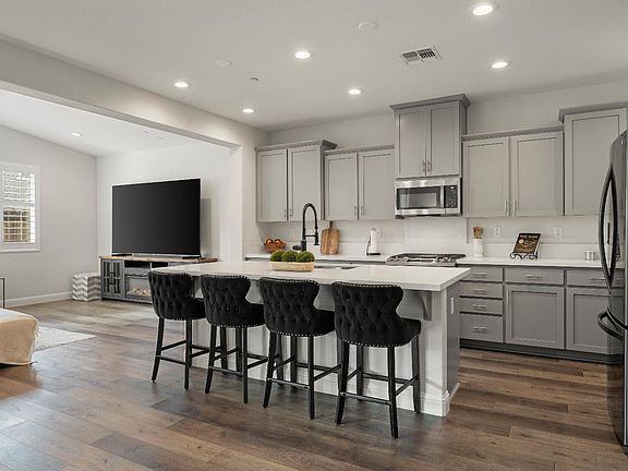 3rd image of 603 Bartonville Rd