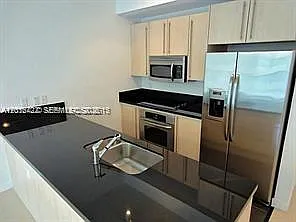 Building Photo - 1111 SW 1st Ave #1415