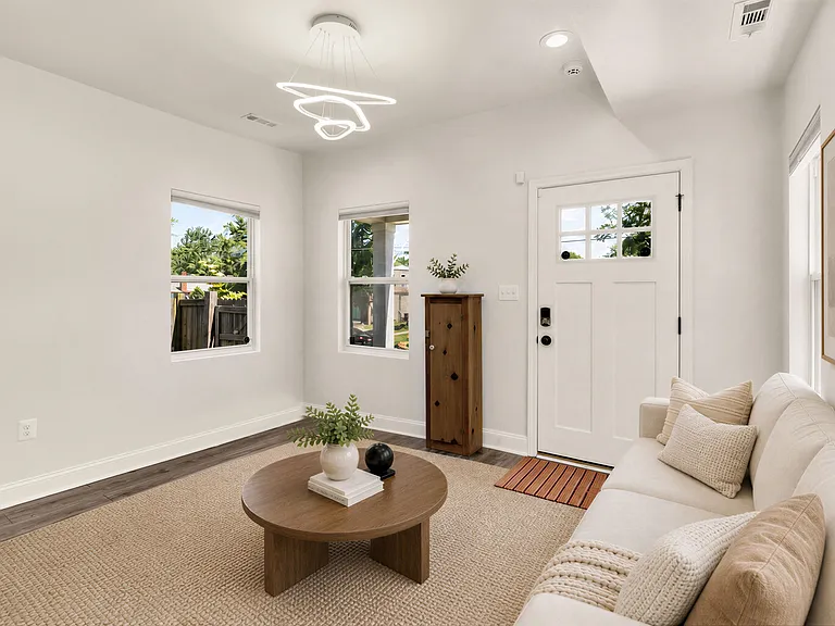 1002 58th Ave — Photo 12