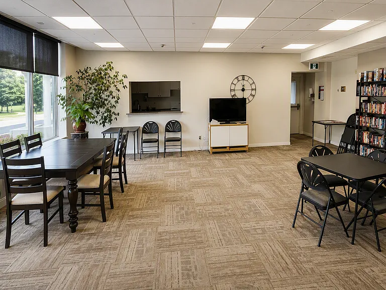 1066 King St W — Photo 12