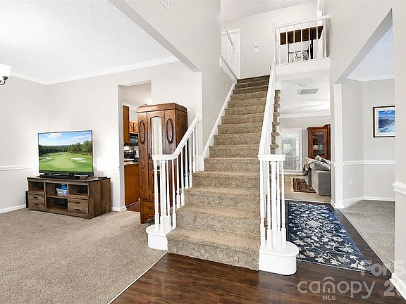 3rd image of 3837 Beauvista Dr