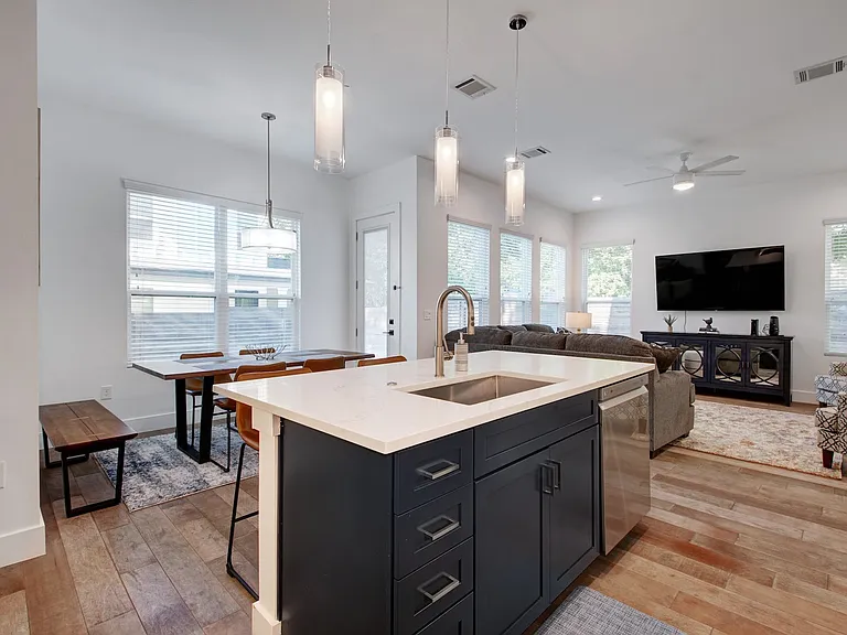 413 W Odell St #1 — Photo 9