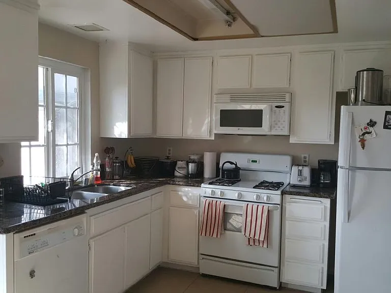 283 S Foley Pl — Photo 2