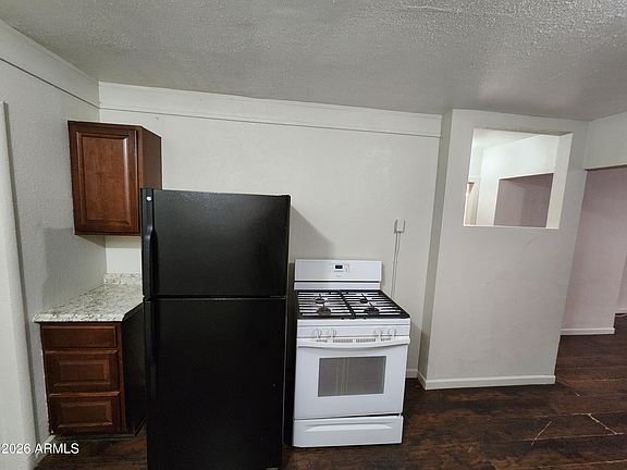 4th image of 404 E 4TH Street
