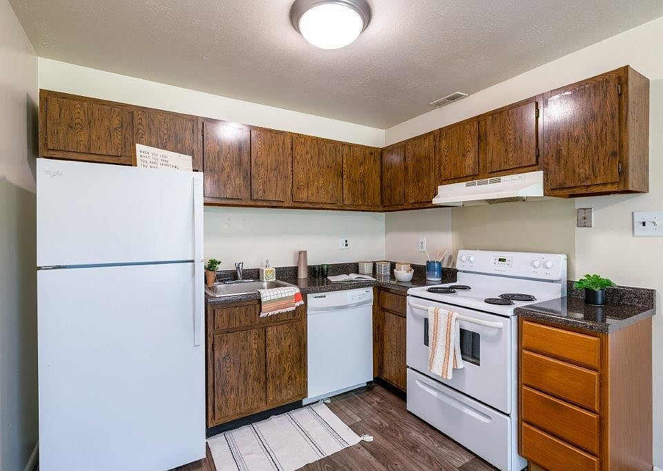 1st image of 181 Delaware St #40