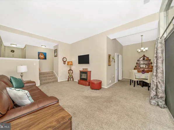 18810 Walkers Choice Rd APT 1, Montgomery Village, MD 20886