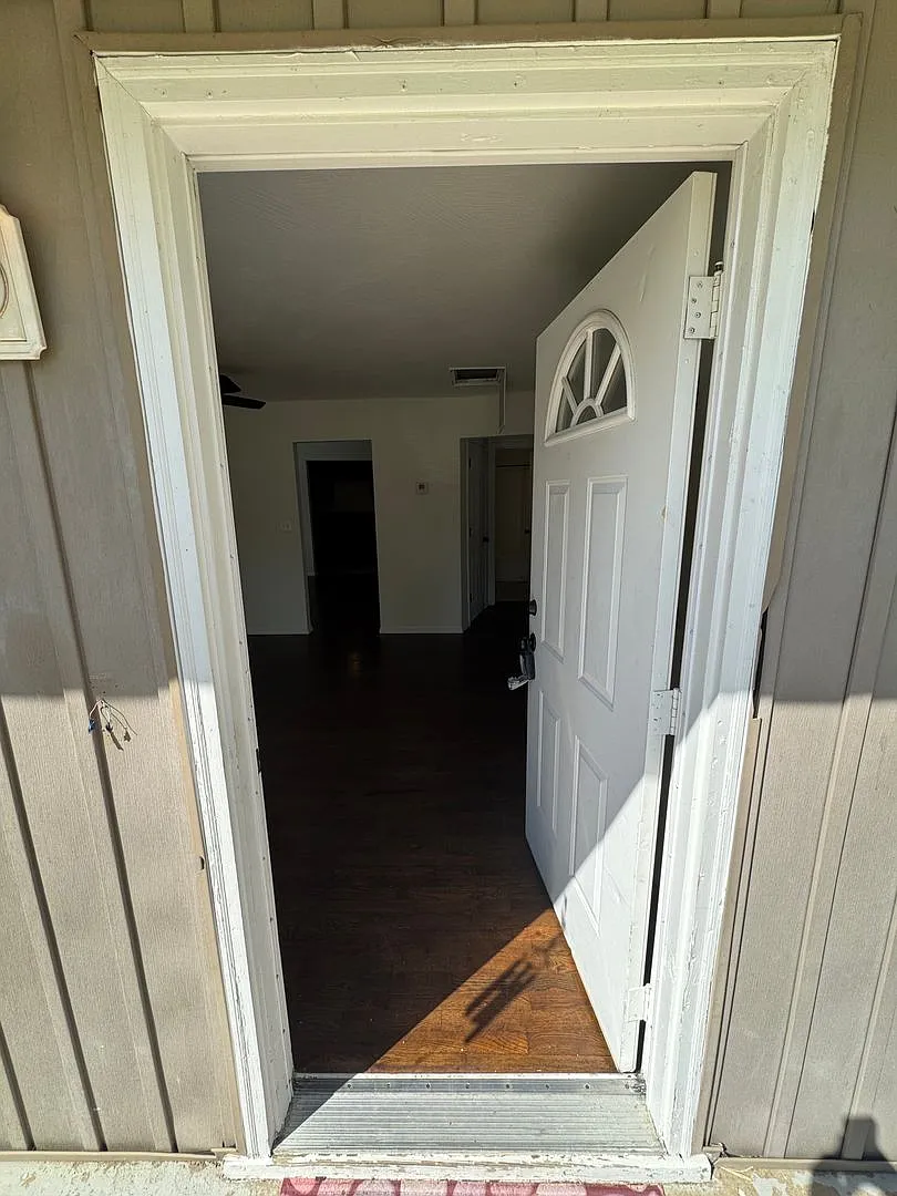Newly Renovated 4-Bedroom Home in Springfield! — Photo 3