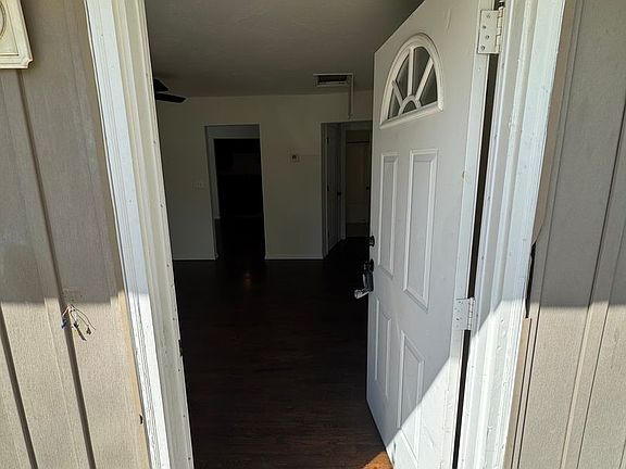 3rd image of 1635 W Dale St