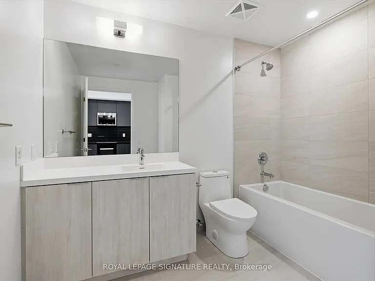 400 King St W #1519 — Photo 18
