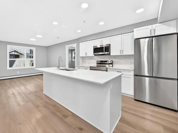 1506 Tamarack Blvd NW #128, Edmonton, AB T6T 2J5