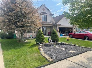 22871 Sherry Dr, Brownstown, MI 48134