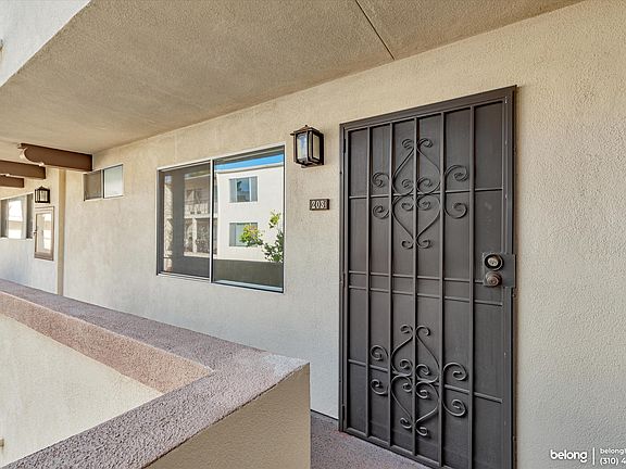 4th image of 12801 Moorpark St Unit 203