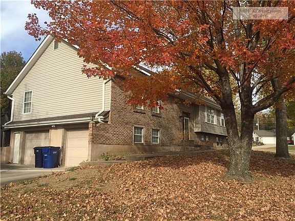 3rd image of 609 NE Sunny Creek Ln